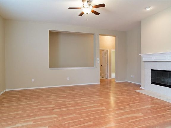 4th image of 801 Charlotte Dr
