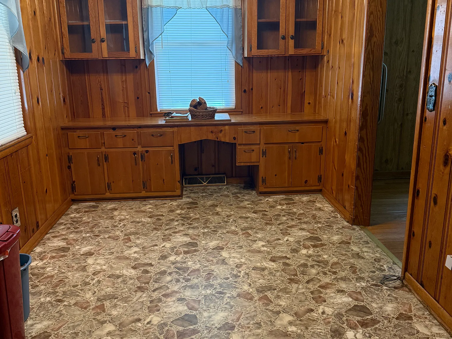 5 bed, 3.5 bath, 1935 sqft, $3,000 — Photo 3