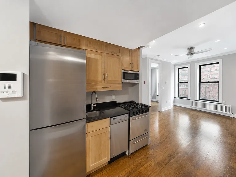 202 E 13th St #2H — Photo 3