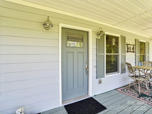 603 Oleta Rd, Hendersonville, NC 28792