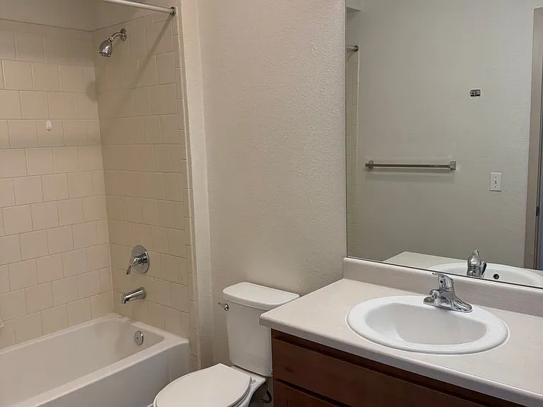 1305 N Peoria St — Photo 63