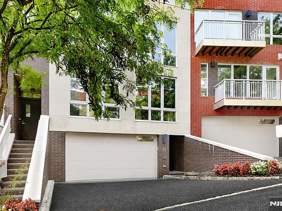 2nd image of 22 Vela Way