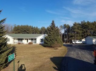 N2802 Douglas St, Hortonville, WI 54944