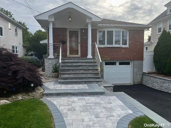 141 Jefferson Avenue, Roslyn Heights, NY 11577