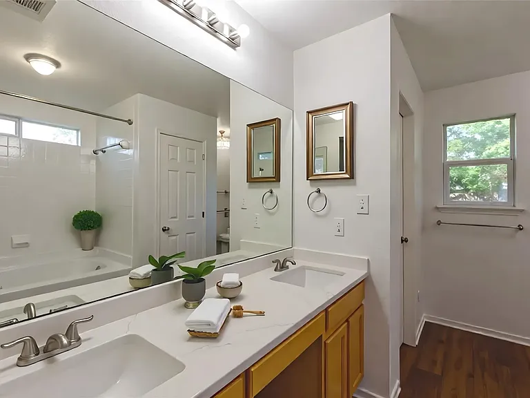 2571A Georgian Dr — Photo 5