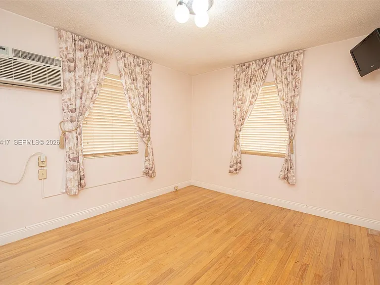 637 SW 11th St #6W — Photo 13