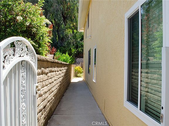 3rd image of 24371 Crestview Dr