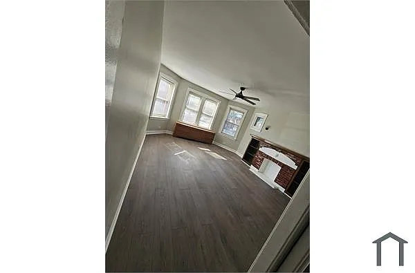 Building Photo - 4948 W Gladys Ave #1