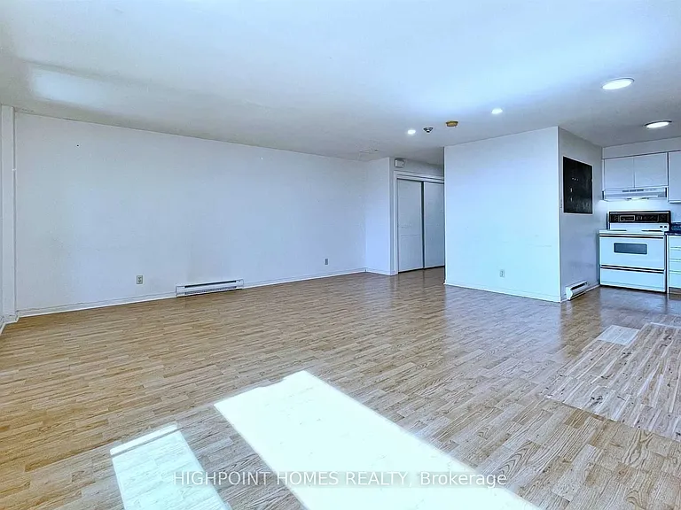 360 College St #401 — Photo 11