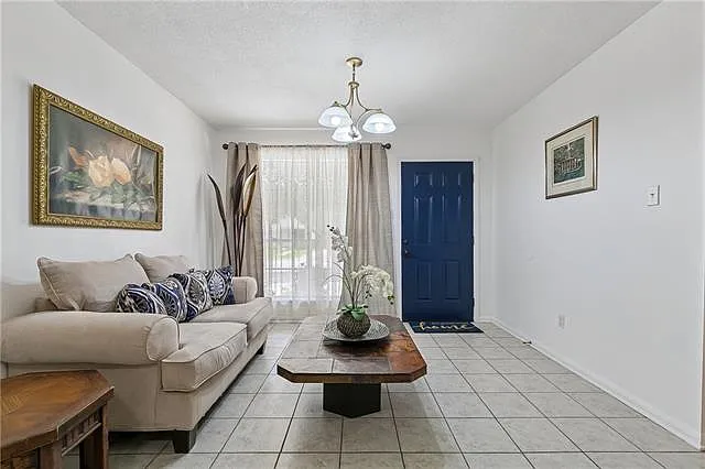 3 bed, 2.0 bath, 1730 sqft, $2,500 — Photo 3