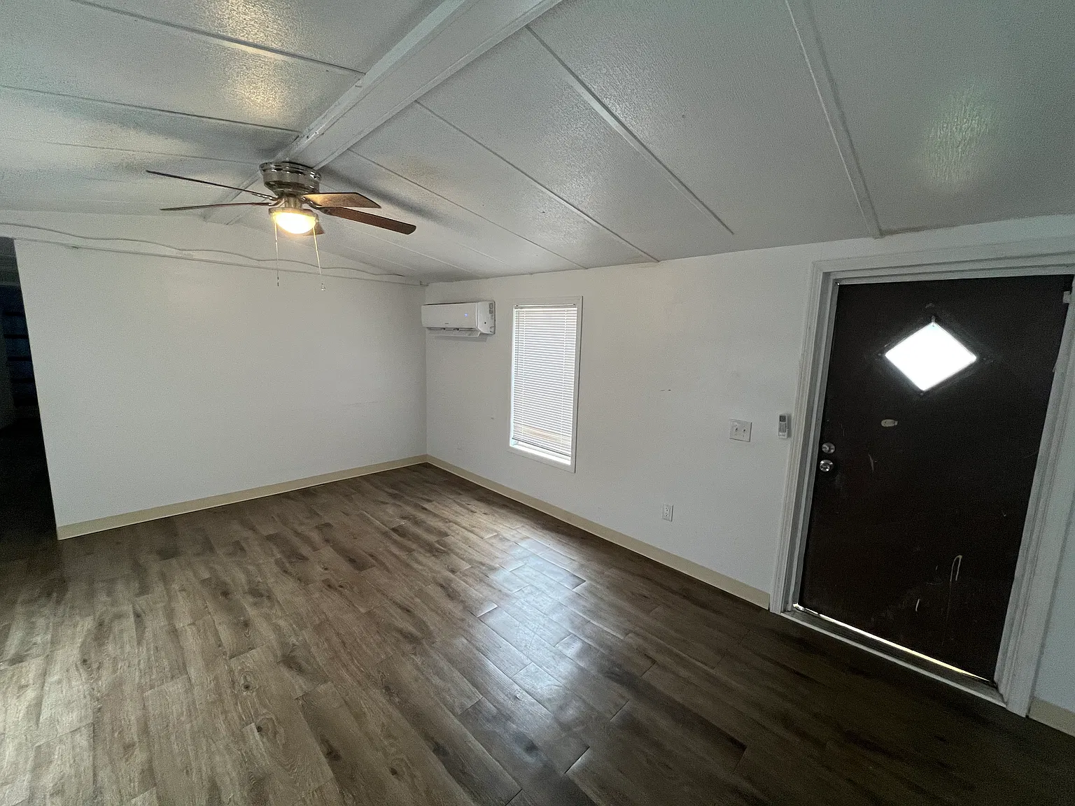 3 bed, 1100 sqft, $1,200 — Photo 4