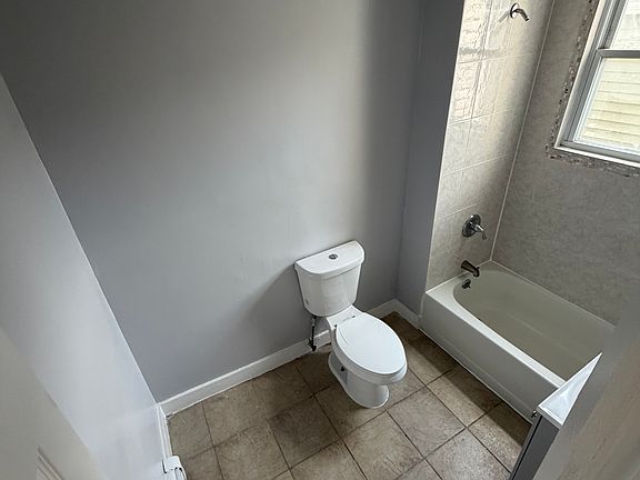 2nd image of 639 S Park St APT 4