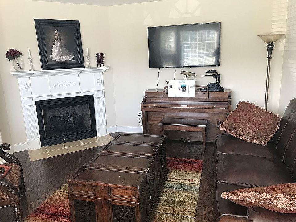 1st image of 23 Rustcraft Dr