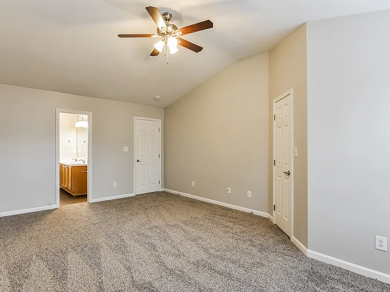 4027 Taylor Oaks Dr — Photo 7