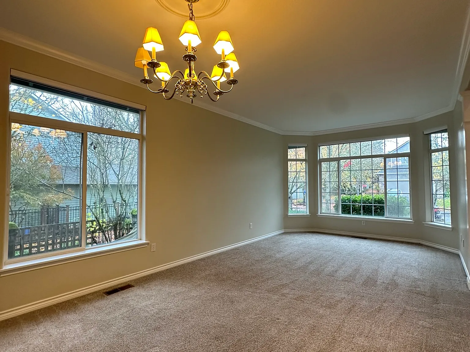 3 bed, 2.5 bath, 2471 sqft, $2,995 — Photo 2