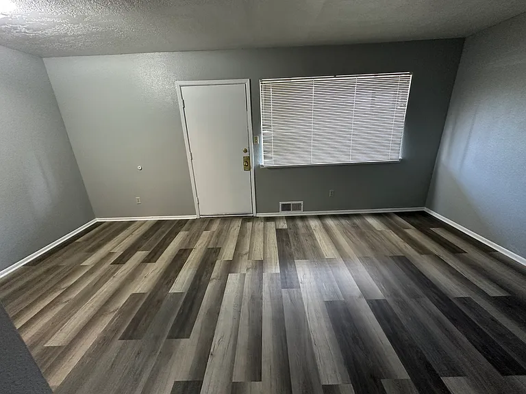 1000 Walnut Dr #21 — Photo 4