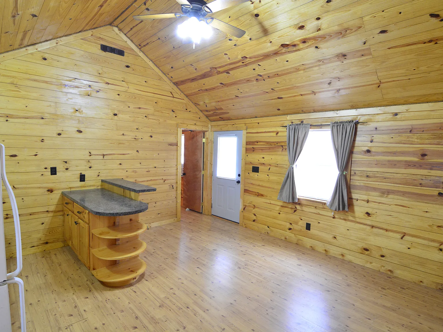 2 bed, 750 sqft, $975 — Photo 4
