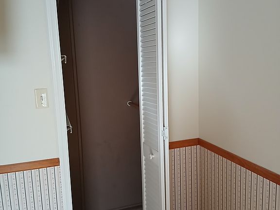 4th image of 1231 Oak St