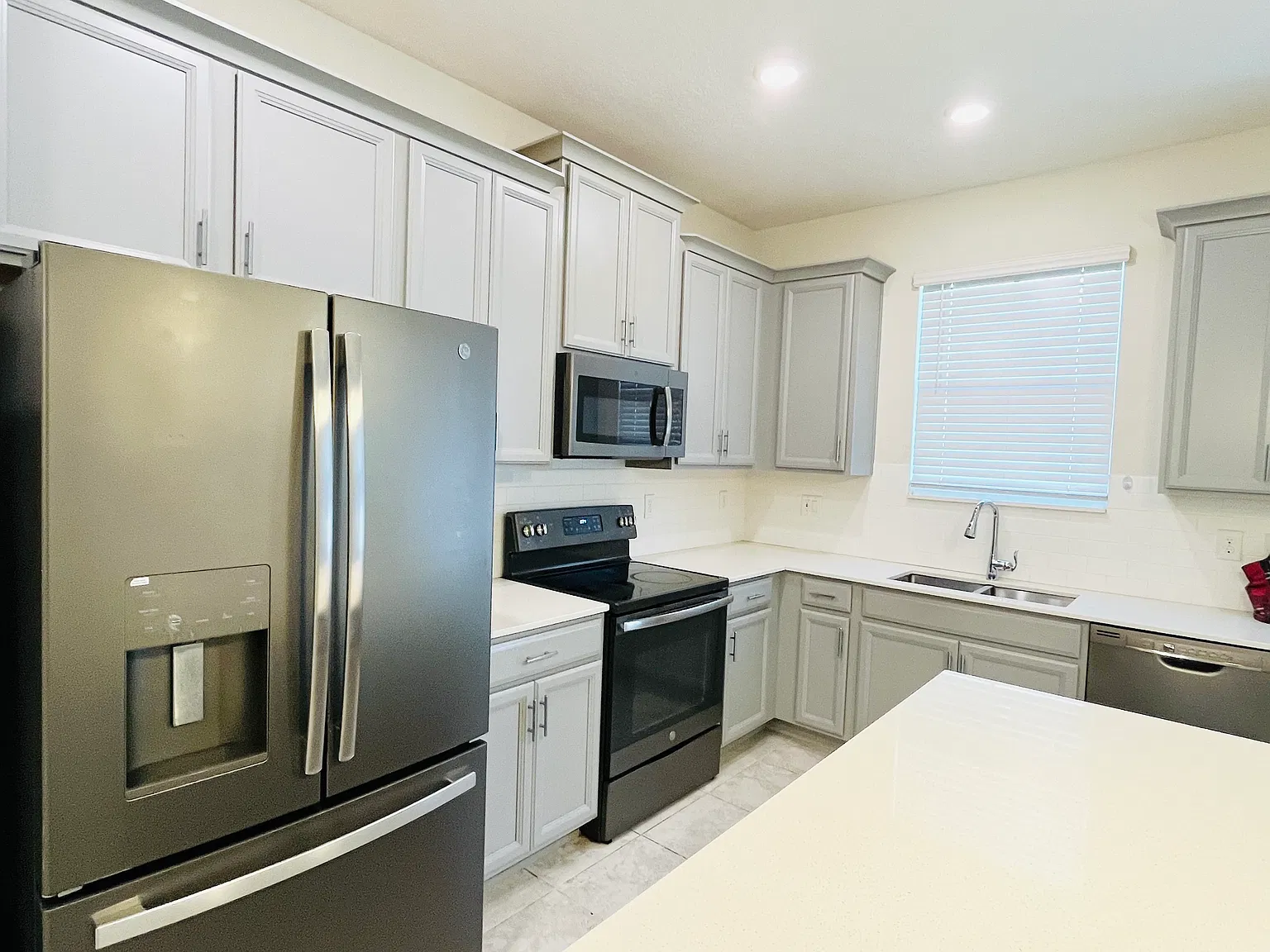 3 bed, 2.5 bath, 1859 sqft, $2,400 — Photo 4