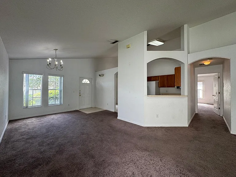 1536 N Hampton Dr — Photo 4