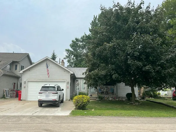 38041 Cherry Ln, Harrison Township, MI 48045