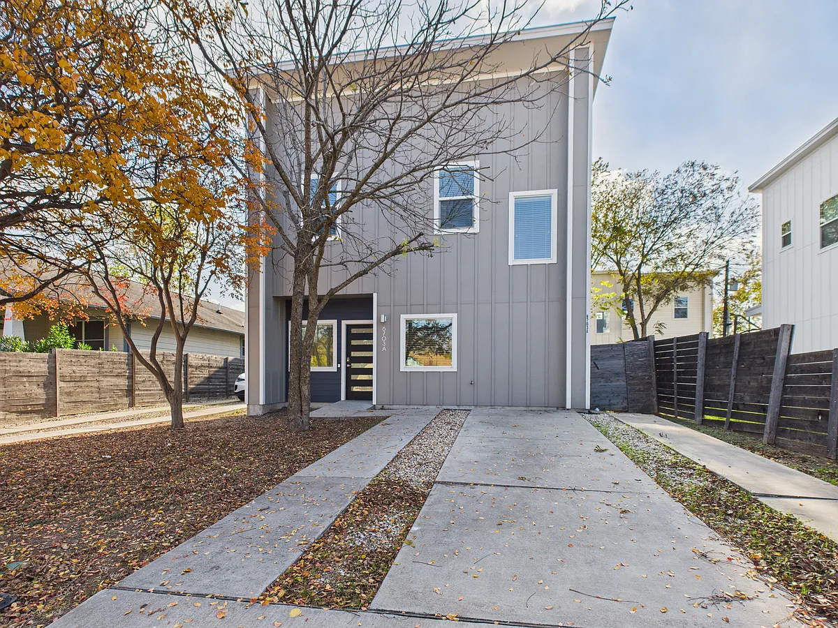 Building Photo - 6703 Santos St #1