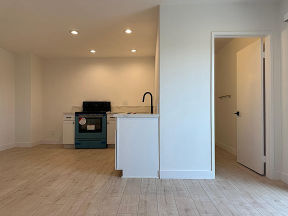 3rd image of 1212 N Gower St APT 300