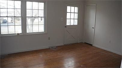 3rd image of 213 Austin Dr