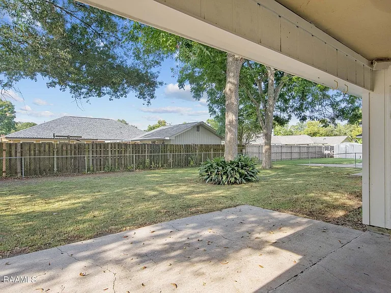 110 Village Green Dr — Photo 3