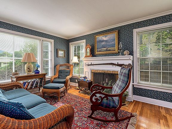 Main Floor Livingroom