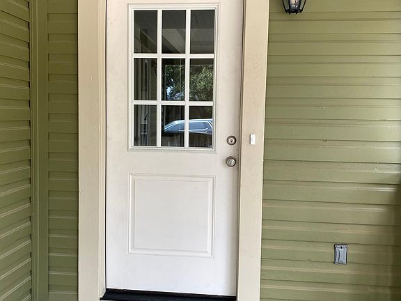 3rd image of 411 W San Antonio St