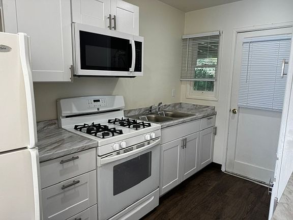 3rd image of 4015 Cedar St