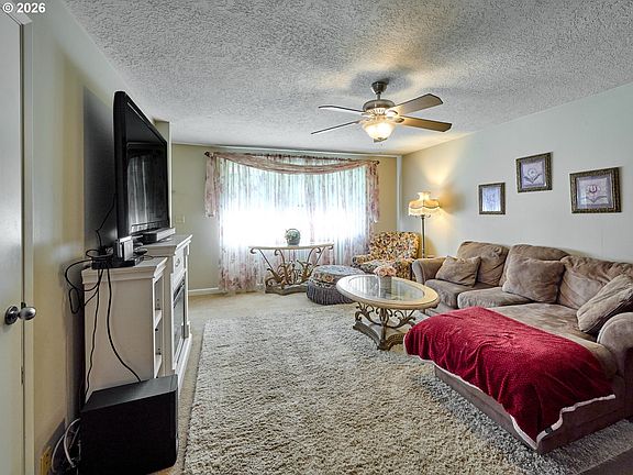 3rd image of 4615 SE Roethe Rd