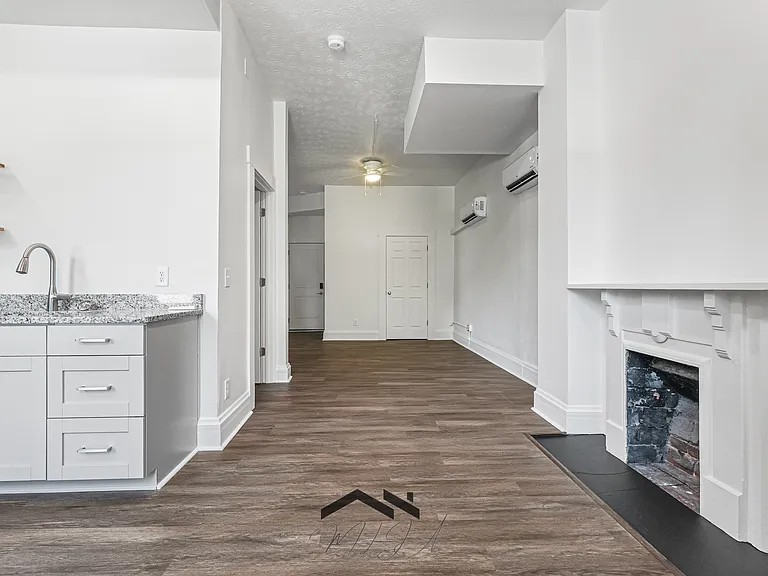 427 Whiteman St #1 — Photo 6