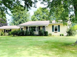 18 Lake Breeze Dr, Conneaut, OH 44030