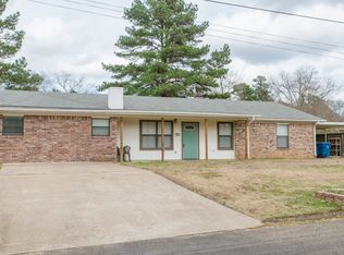 905 Robin Ln, White Oak, TX 75693