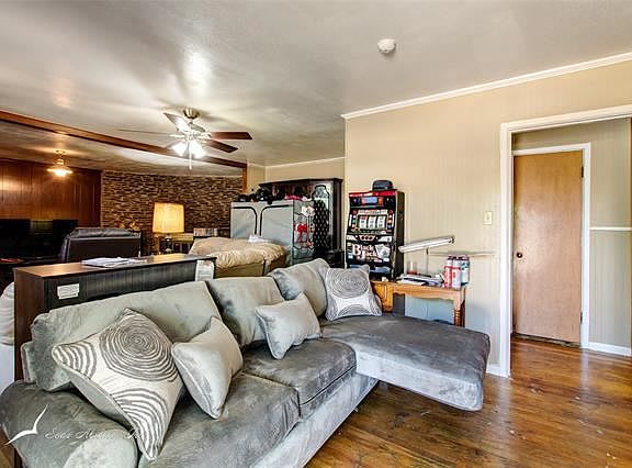 3rd image of 717 S La Salle Dr