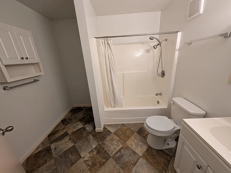 509 S Detroit St #5 — Photo 8