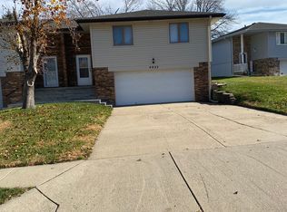 4927 S 98th Avenue Cir, Omaha, NE 68127