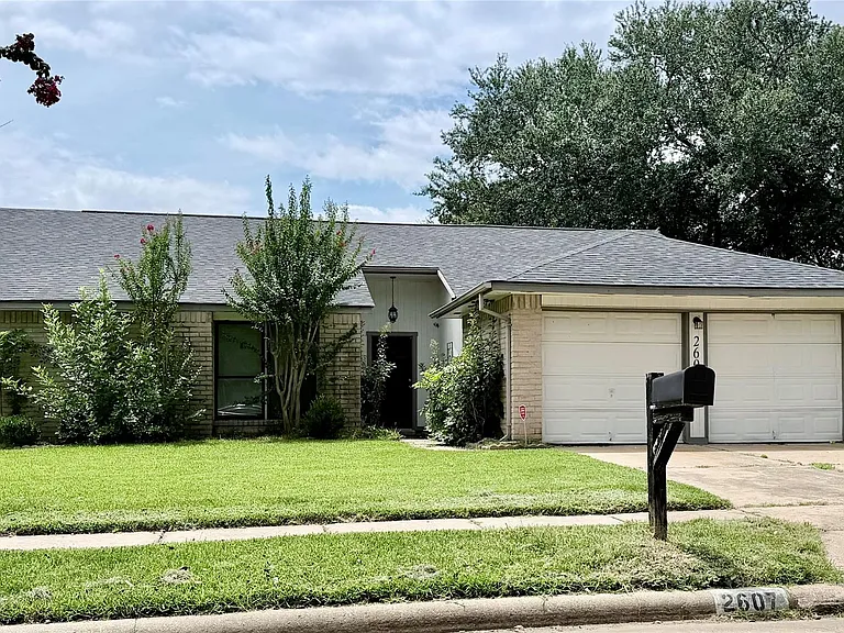 2607 Olympus Dr — Photo 1