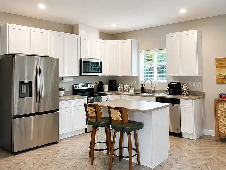 1006 E Odeum Ln — Photo 9
