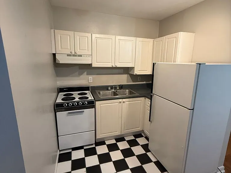 Andrews Court — Photo 8