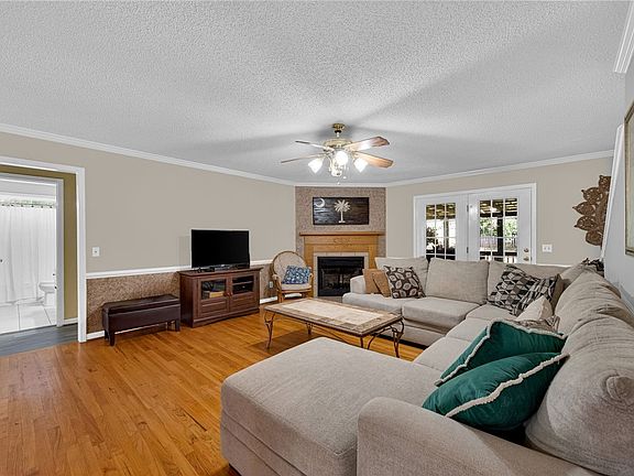 5th image of 120 Lillie Marie Dr
