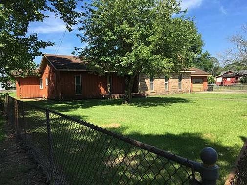 4th image of 724 Charles St