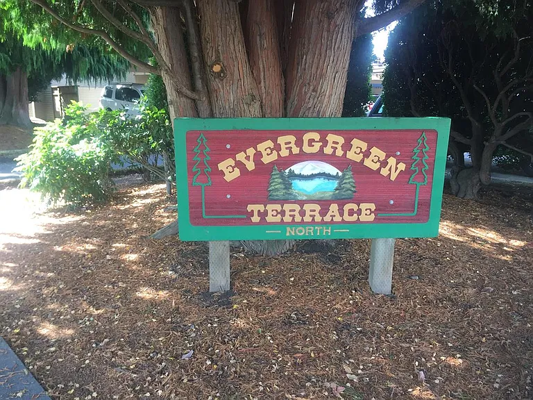 Evergreen Terrace North — Photo 15