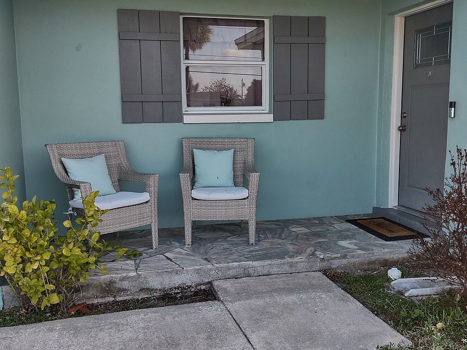 Cute front porch to watch nature