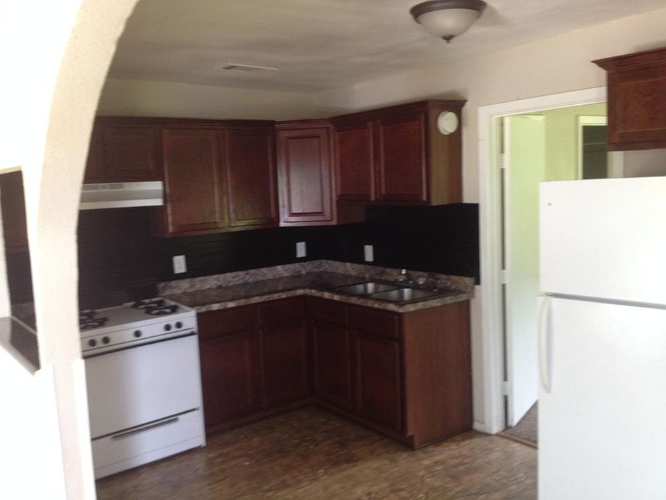 1st image of 210 Allen St #A