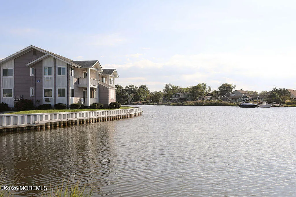 2 bed, 1054 sqft, $3,950 — Photo 3