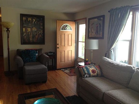 3rd image of 435 Blackburn Ave