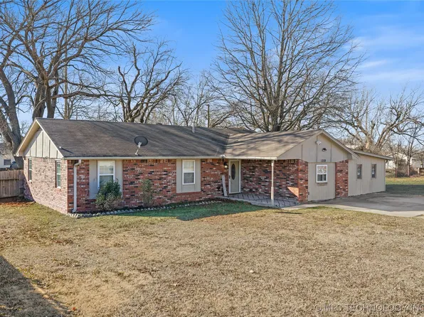 1209 W Chickasha Ave, Sulphur, OK 73086